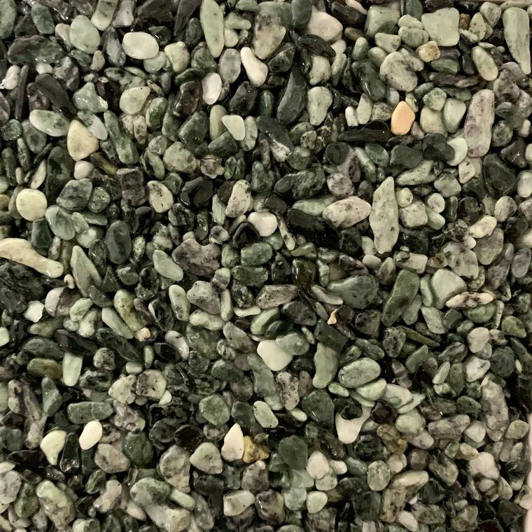 Farbmuster Grün — Marmorkies in Grün und Weiß
